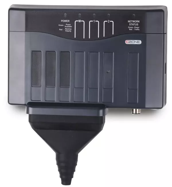 CZone Motor Output Interface (MOI), liittimellä ja suojakumilla - CZone DC modulit - 80-911-0007-00 - 1